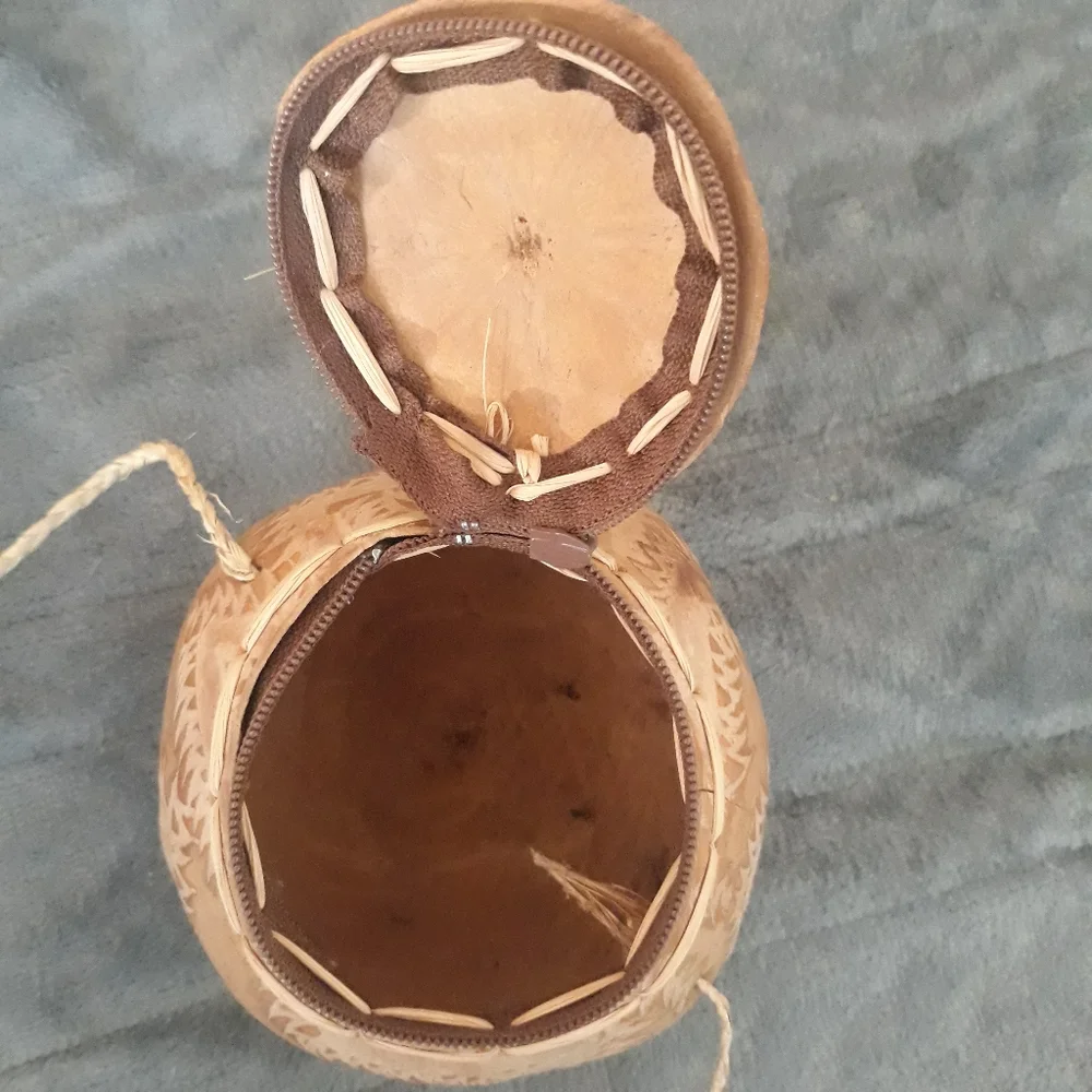 Vintage Carved Tan Gourd Crossbody / 4